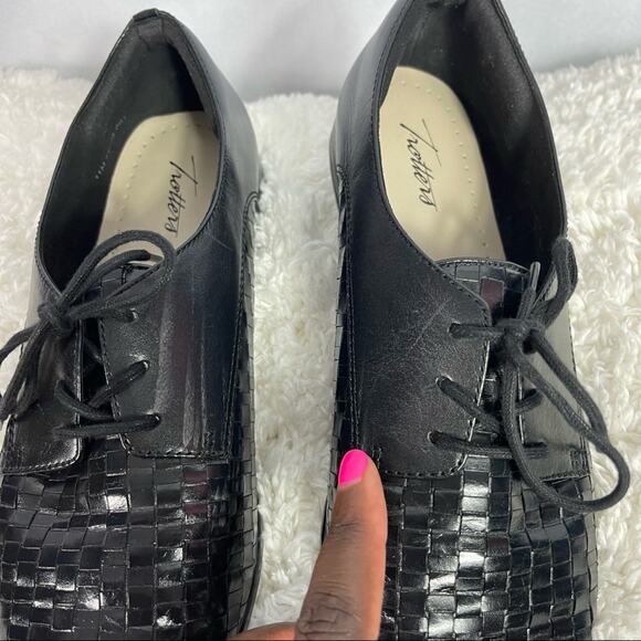 Trotters Lizzie Woven Oxfords - Picture 11 of 13